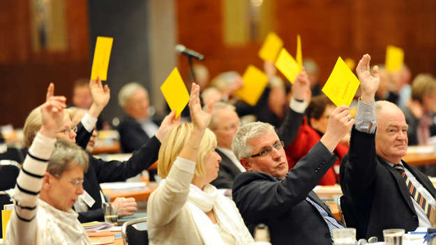 Abstimmung auf einer Synodentagung der Evangelischen Kirche in Deutschland (EKD).
