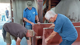 Arbeiten im Innenraum der Kirche