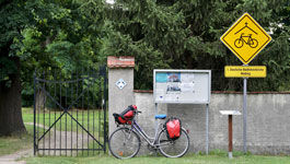 Schild einer Radwegekirche