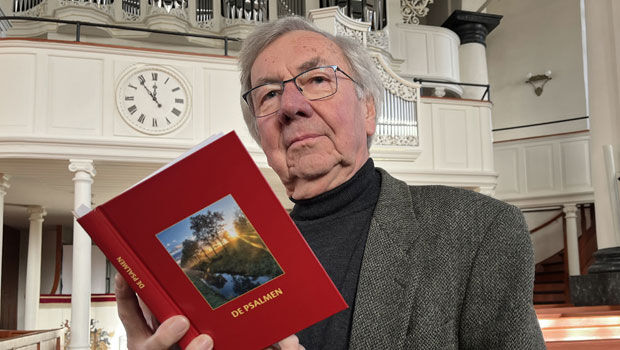 Der fruehere Kirchenpraesident der Evangelisch-reformierten Kirche, Jann Schmidt, hat am Montag (18.11.2024) in Leer seine Uebersetzung der biblischen Psalmen vorgestellt.