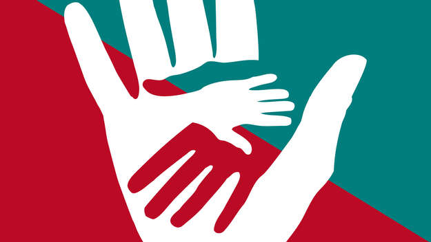 Grafik von ineinander verschränkten Händen in Grün, Rot und Weiß (Covermotiv des Dialogratgeber zur Förderung der Begegnung zwischen Christen und Muslimen in Deutschland)