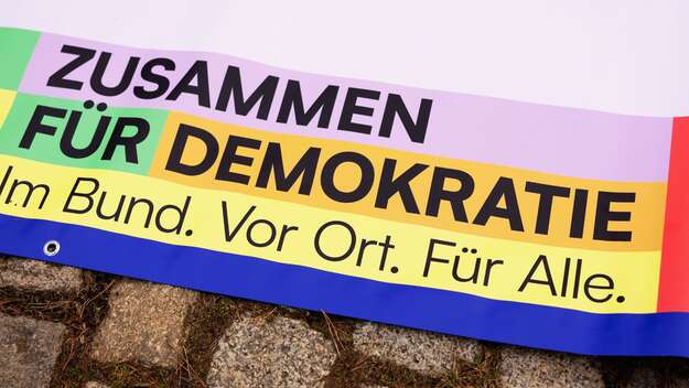 Banner Aktion Buendnis fuer Demokratie_neu