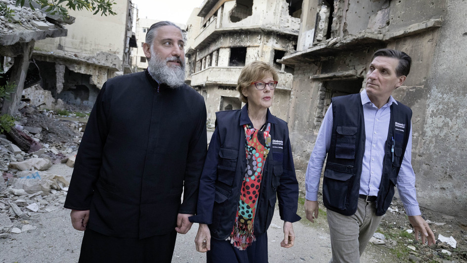 Vater Alexi, Cornelia Füllkrug-Weitzel und Martin Keßler in Homs, Syrien