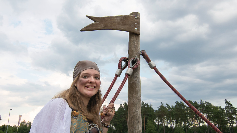 Seelsorgerin Anke Westphal als Piratin verkleidet