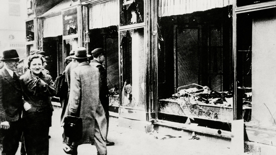 In der Pogromnacht zerstörtes jüdisches Geschäft