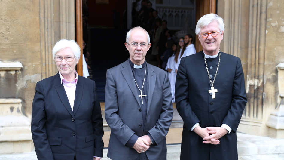 Die Präses der Synode, Irmgard Schwaetzer, der Erzbischof von Canterbury, Justin Welby, und der EKD-Ratsvorsitzende Heinrich Bedford-Strohm