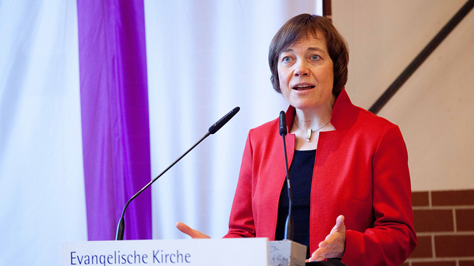 Die westfälische Präses Annette Kurschus, stellvertretende Ratsvorsitzende der EKD, an einem Rednerpult
