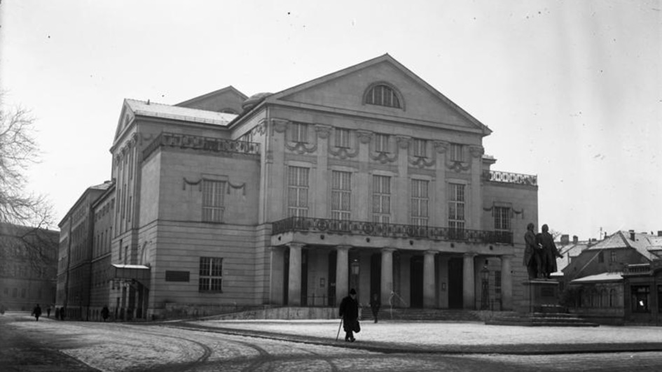 Das Nationaltheater in Weimar auf einem Foto um 1923