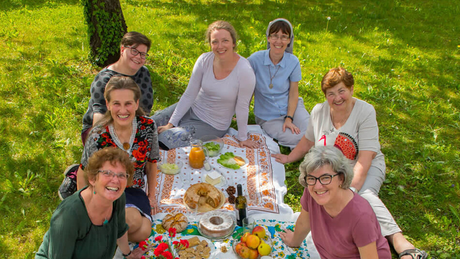 Slowenische Frauen beim Picknick