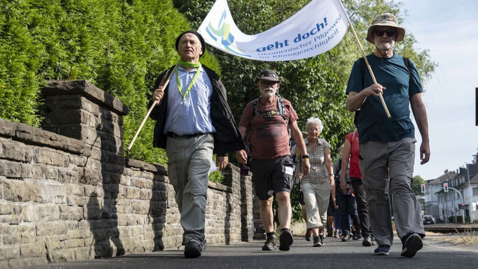 Klimapilger auf dem Weg nach Bonn