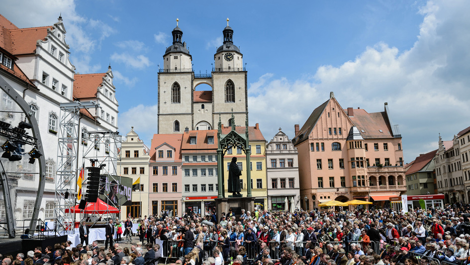 Wittenberger Marktplatz mit Besuchern der Reformationsjubiläums 2017