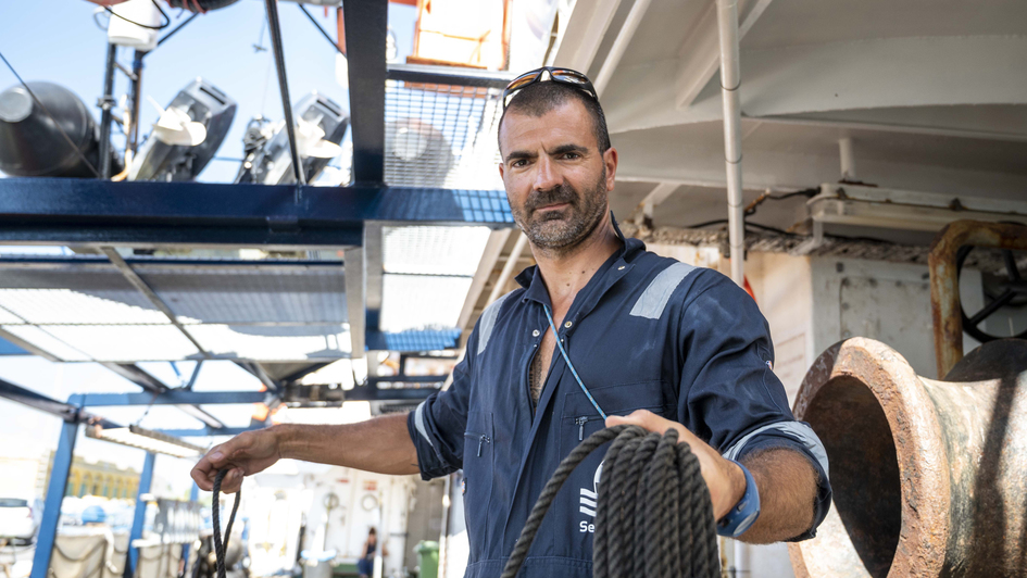 Der französische Seenotretter Arnaud Banos MItte August 2020 an Bord der 'Sea-Watch 4'