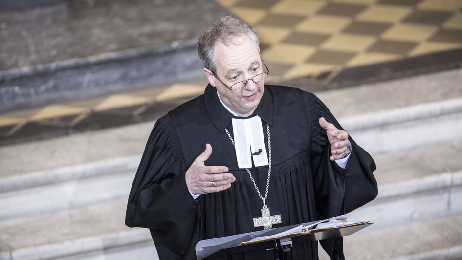 EKBO-Bischof Christan Stäblein predigt im ZDF-Fernsehgottesdienst zum Beginn der EKD-Synode am 8. November 2020