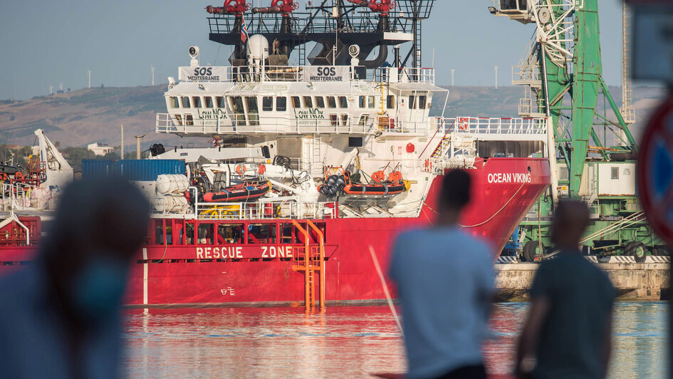 'Ocean Viking' im Hafen von Porto Empedocle, Sizlien