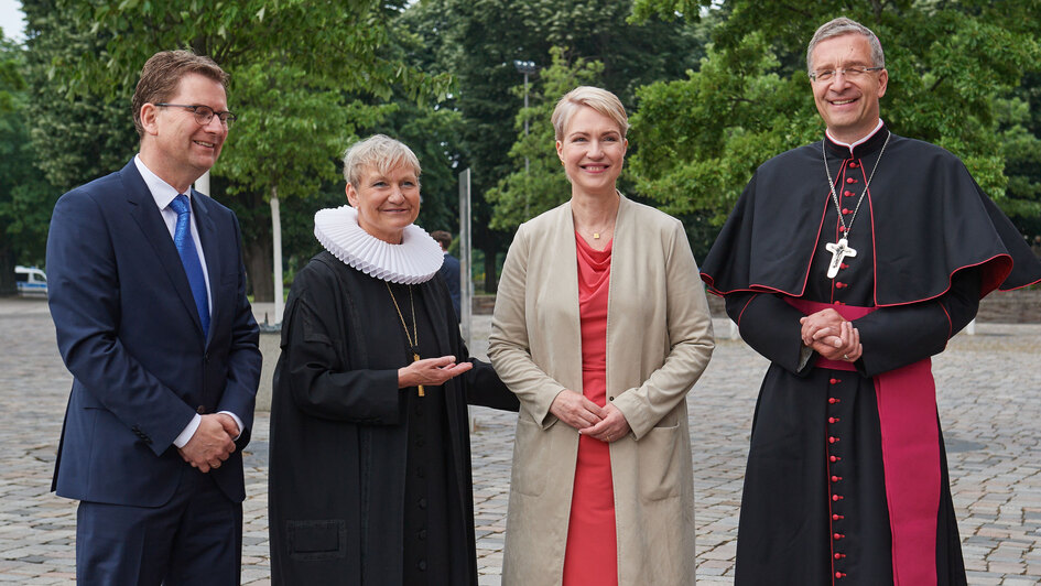 Zum 75. Jahrestag der Verkuendung des Grundgesetzes am Donnerstag, 23.05.2024, laden die Evangelische Kirche in Deutschland (EKD) und die katholische Deutsche Bischofskonferenz zu einem oekumenischen Gottesdienst ein.