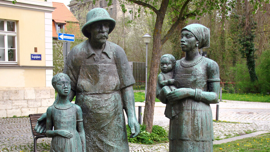 Weimar, Deutschland - 7. April 2024: Denkmal für Albert Schweitzer