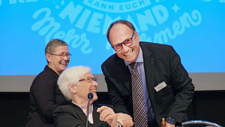 Präses der Synode, Irmgard Schwaetzer, und ihr neugewählter Stellvertreter Andreas Lange.