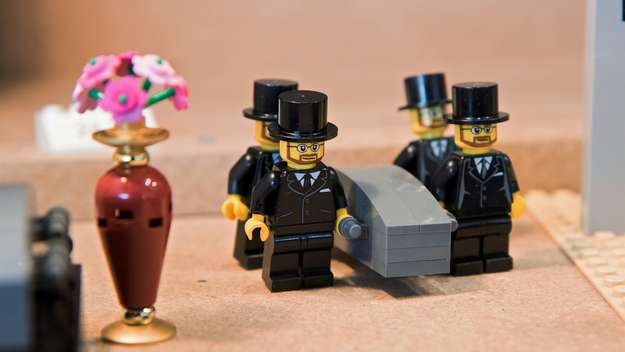 Bestattungsspielzeug von LEGO: Sargträger