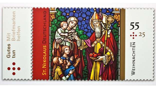 Weihnachtsbriefmarke von 2011 mit dem heiligen Nikolaus als Bischof