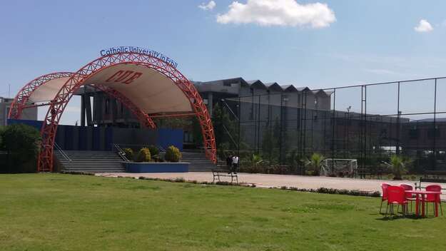 Auf dem Campus der Katholischen Universität in Erbil wird Vielfalt zur Normalität. Katholische Universität Erbil